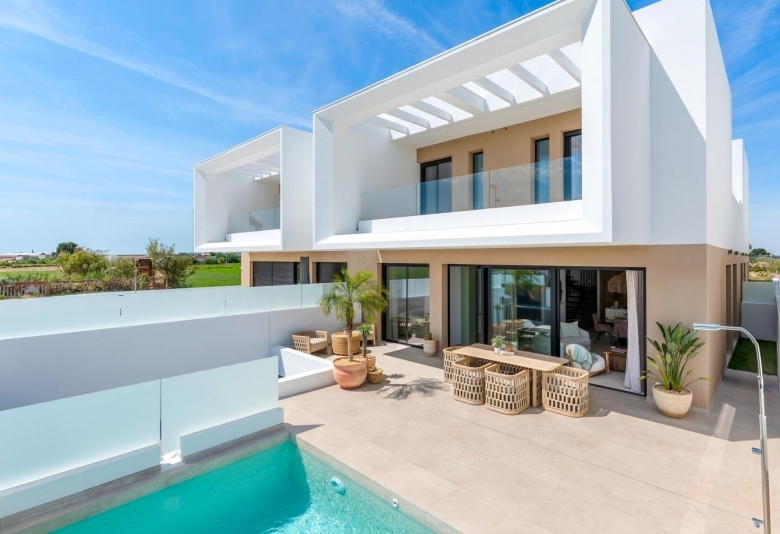 Villa modernas adosadas y pareadas a la venta en Dolores, Alicante
