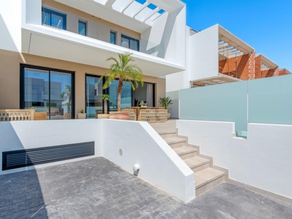 Villa modernas adosadas y pareadas a la venta en Dolores, Alicante