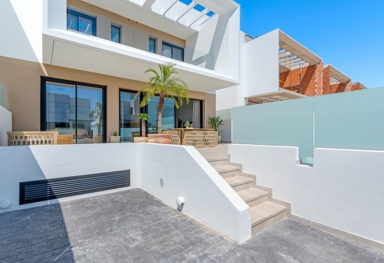 Villa modernas adosadas y pareadas a la venta en Dolores, Alicante