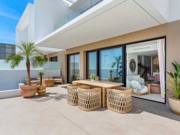 Villa modernas adosadas y pareadas a la venta en Dolores, Alicante