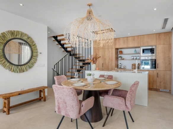 Villa modernas adosadas y pareadas a la venta en Dolores, Alicante