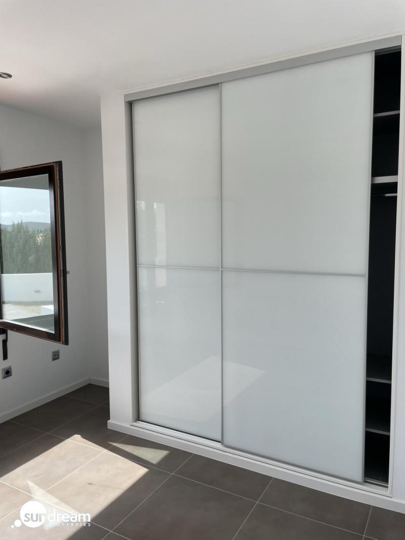 Villa grande en venta con piscina y vistas en Moraira