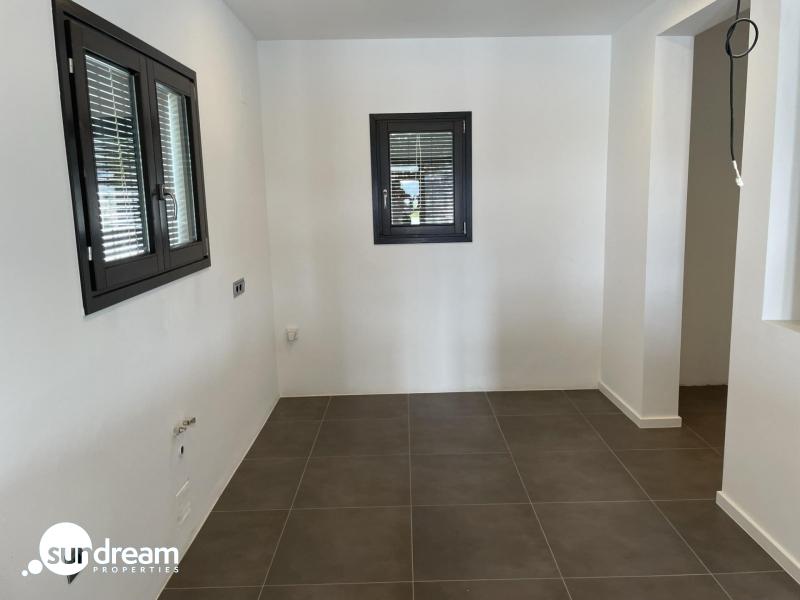 Villa grande en venta con piscina y vistas en Moraira