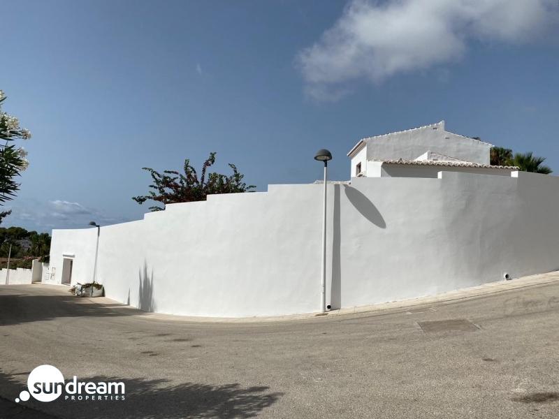Villa grande en venta con piscina y vistas en Moraira