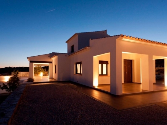 Villa grande en venta con piscina y vistas en Moraira