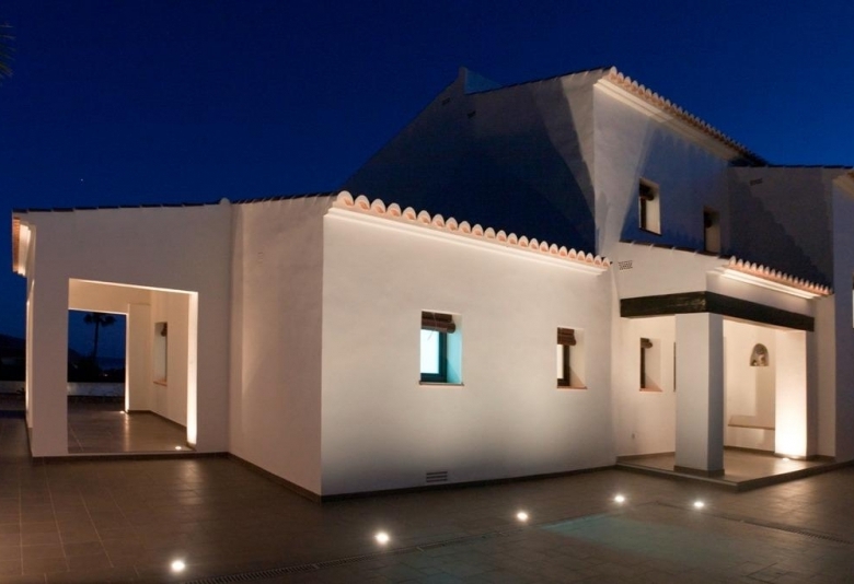 Villa grande en venta con piscina y vistas en Moraira