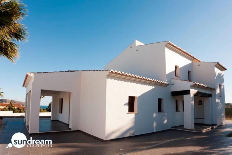 Villa grande en venta con piscina y vistas en Moraira