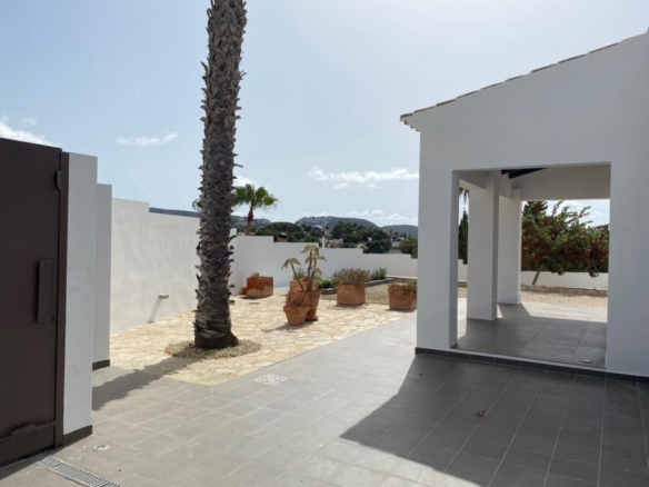 Villa grande en venta con piscina y vistas en Moraira