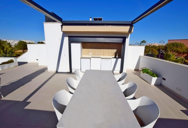 Villa de 3 dormitorios con piscina privada en El Campo de Golf De Alhama(Murcia)