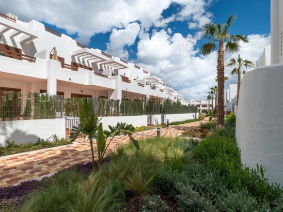 Bungalow en venta con garaje primera línea en Pulpi