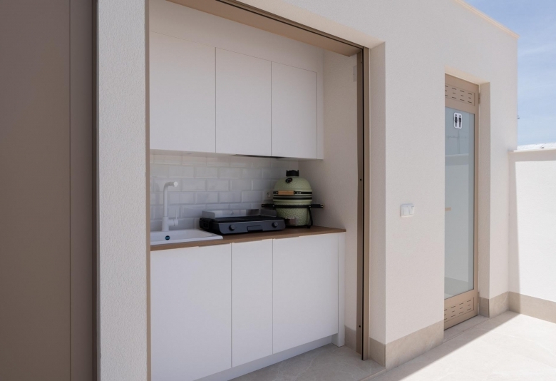 Villa de nueva construcción con 3 dormitorios y piscina privada en Serena Golf-Los Alcázares