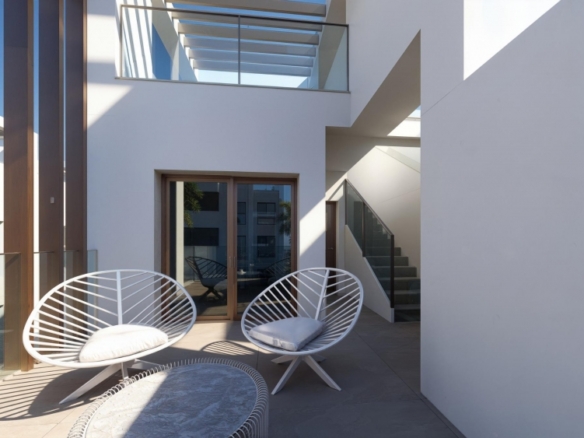 Villa de nueva construcción con 3 dormitorios y piscina privada en Serena Golf-Los Alcázares