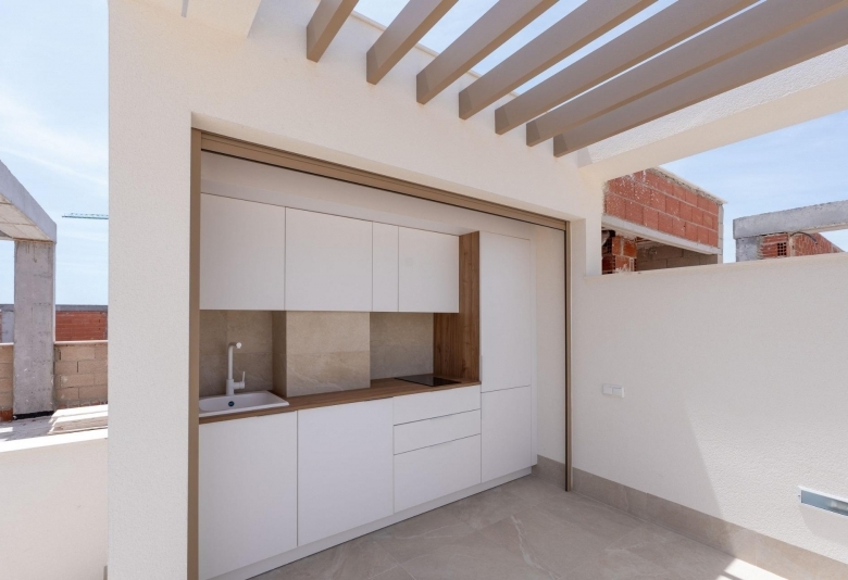 Villa de nueva construcción con 3 dormitorios y piscina privada en Serena Golf-Los Alcázares