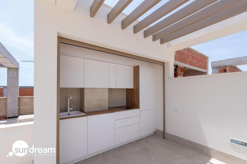 Villa de nueva construcción con 3 dormitorios y piscina privada en Serena Golf-Los Alcázares