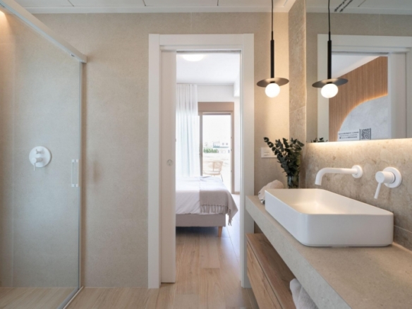 Villa de nueva construcción con 3 dormitorios y piscina privada en Serena Golf-Los Alcázares