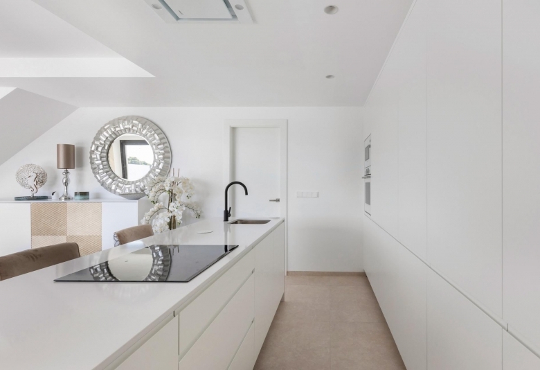 Villa de nueva construcción en una sola planta con 3 dormitorios y piscina privada en Los Alcázares