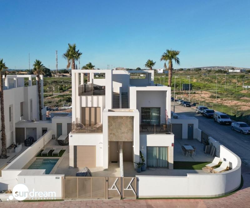 Villas de nueva construcción con piscina privada en Serena Golf-Los Alcázares