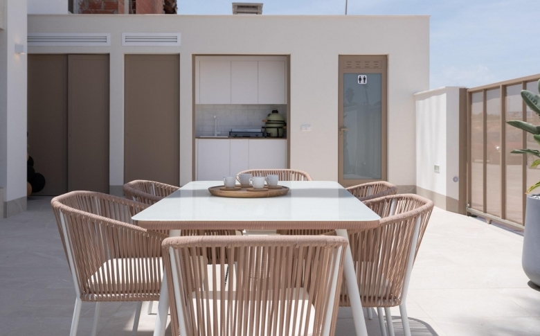 Villas de nueva construcción con piscina privada en Serena Golf-Los Alcázares