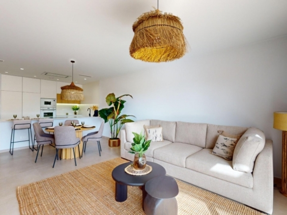 Ático de 3 dormitorios con solarium privado a la venta en El Raso(Guardamar del Segura)