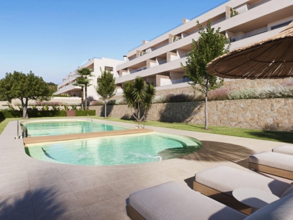 Ático de 3 dormitorios con solárium privado y vistas al mar en el prestigioso Resort de Golf Las Colinas (Alicante)