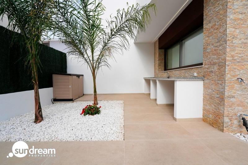 Villa de 2 plantas con 3 dormitorios a la venta en Heredades-Rojales
