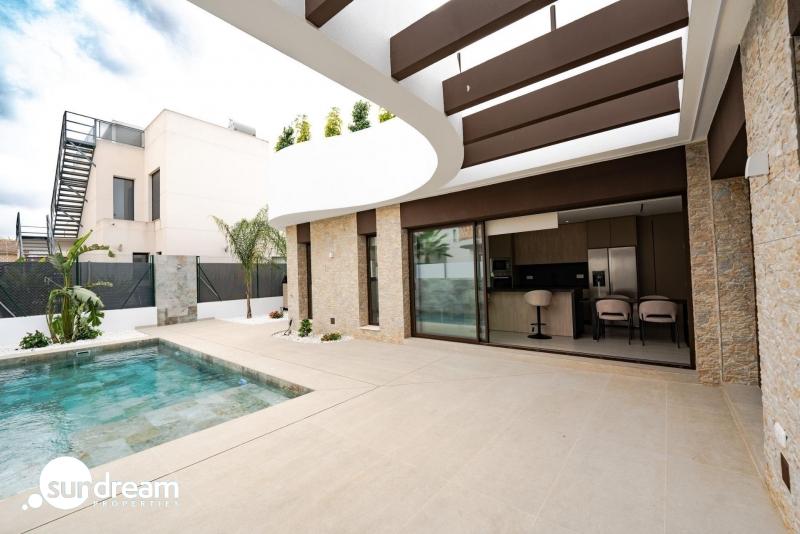 Villa de 2 plantas con 3 dormitorios a la venta en Heredades-Rojales
