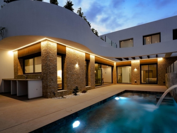 Villa de 2 plantas con 3 dormitorios a la venta en Heredades-Rojales
