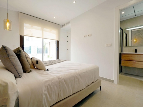 Villa de 2 plantas con 3 dormitorios a la venta en Heredades-Rojales