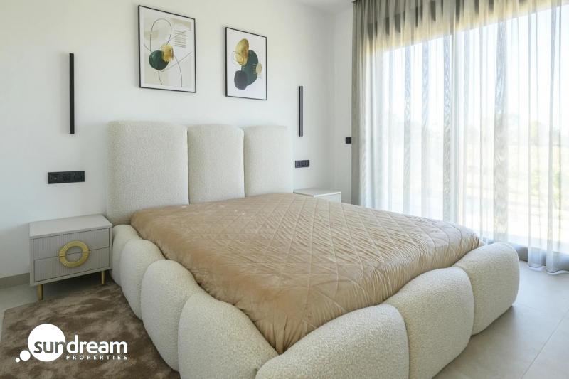 g_42998-3-15 Villa exclusiva de 3 dormitorios a la venta en el prestigioso Resort de Golf Las Colinas(Alicante)