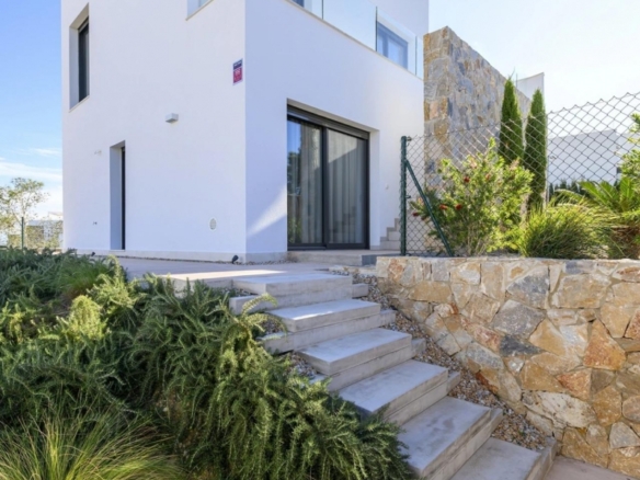 Villa exclusiva de 3 dormitorios a la venta en el prestigioso Resort de Golf Las Colinas(Alicante)