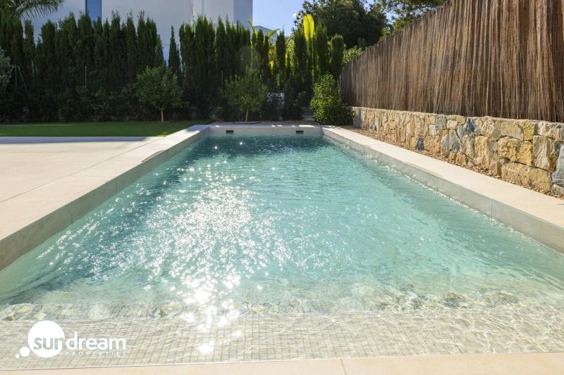 g_42998-3-27 Villa exclusiva de 3 dormitorios a la venta en el prestigioso Resort de Golf Las Colinas(Alicante)