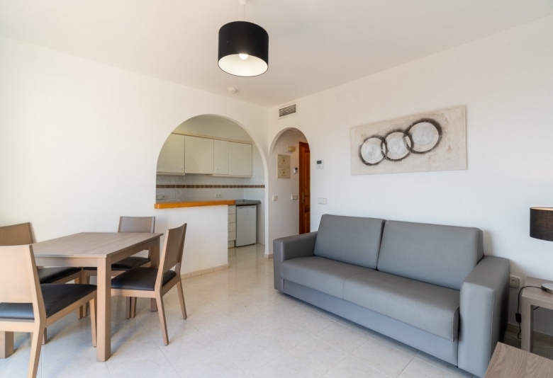 Apartamento de planta alta con 2 dormitorios a la venta en Calpe