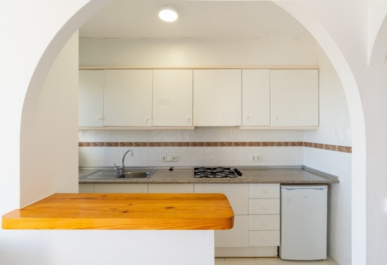 Apartamento de planta alta con 2 dormitorios a la venta en Calpe