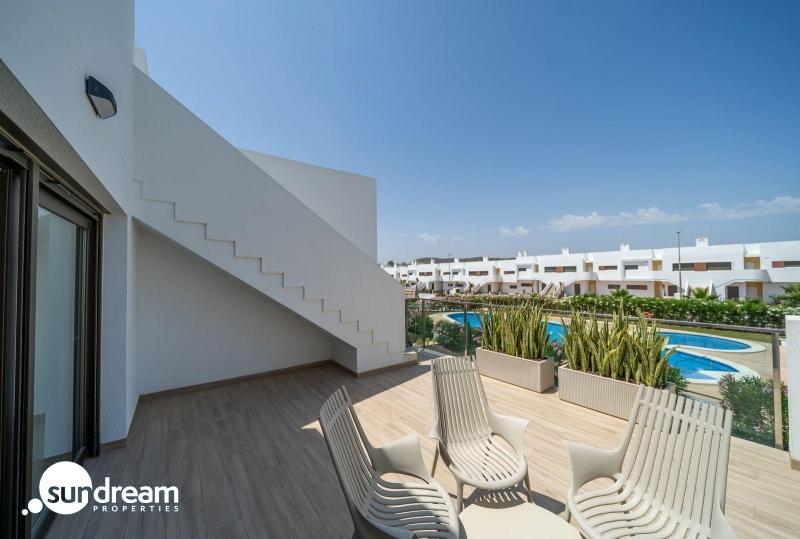 g_43071-6-1 Bungalow de planta alta con 2 dormitorios y solarium privado en Vistabella Golf(Orihuela)