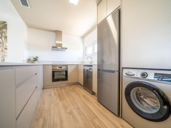 Bungalow de planta alta con 2 dormitorios y solarium privado en Vistabella Golf(Orihuela)