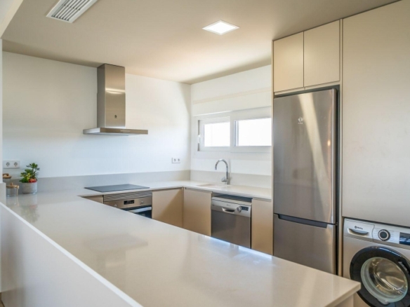 Bungalow de planta alta con 2 dormitorios y solarium privado en Vistabella Golf(Orihuela)