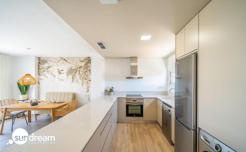 Bungalow de planta alta con 2 dormitorios y solarium privado en Vistabella Golf(Orihuela)