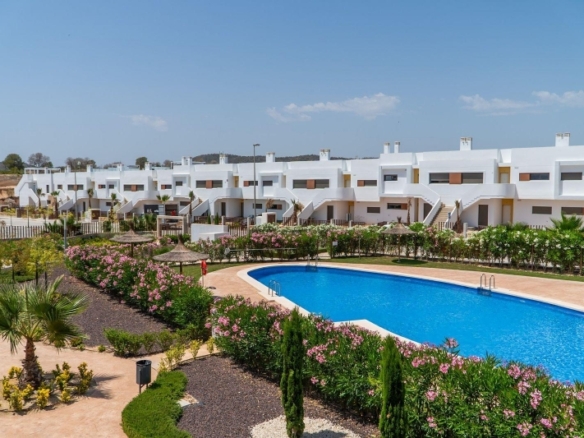 Bungalow de planta alta con 2 dormitorios y solarium privado en Vistabella Golf(Orihuela)