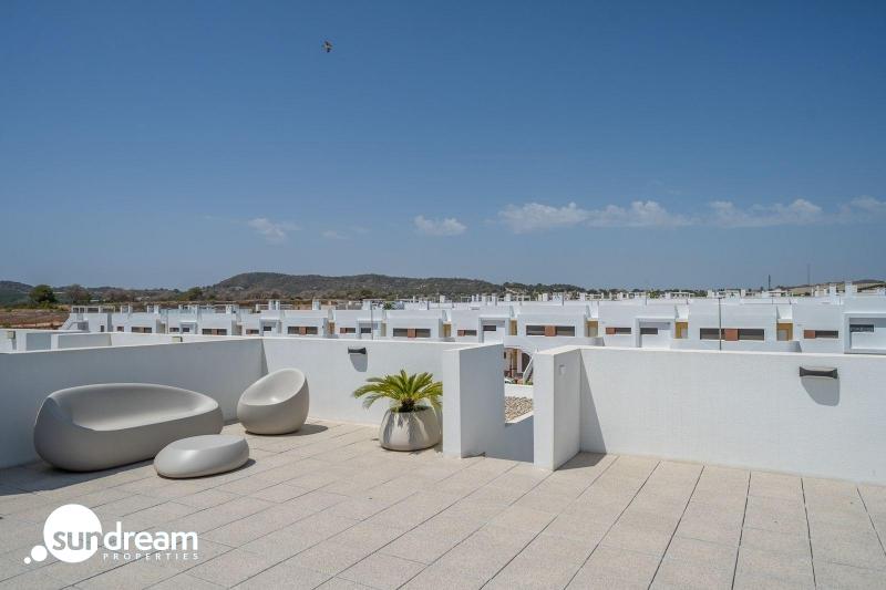 Bungalow de planta alta con 2 dormitorios y solarium privado en Vistabella Golf(Orihuela)