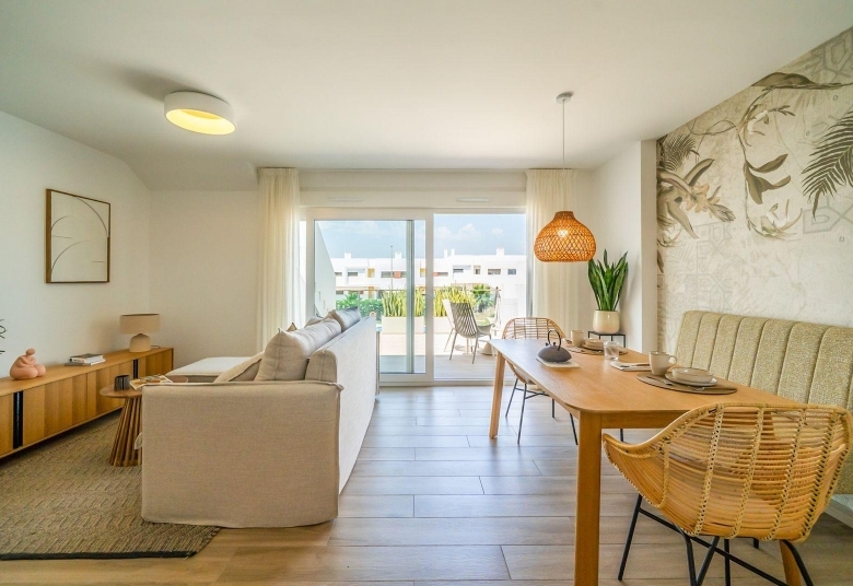Bungalow de planta alta con 2 dormitorios y solarium privado en Vistabella Golf(Orihuela)