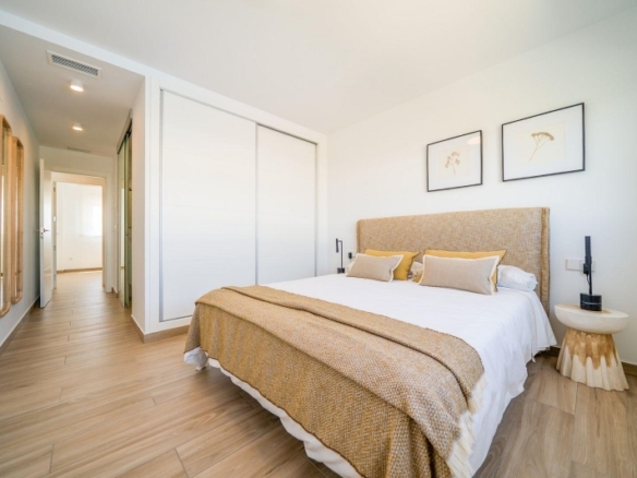 Adosado de 2 dormitorios con jardín y solarium privado en Vistabella Golf(Orihuela)