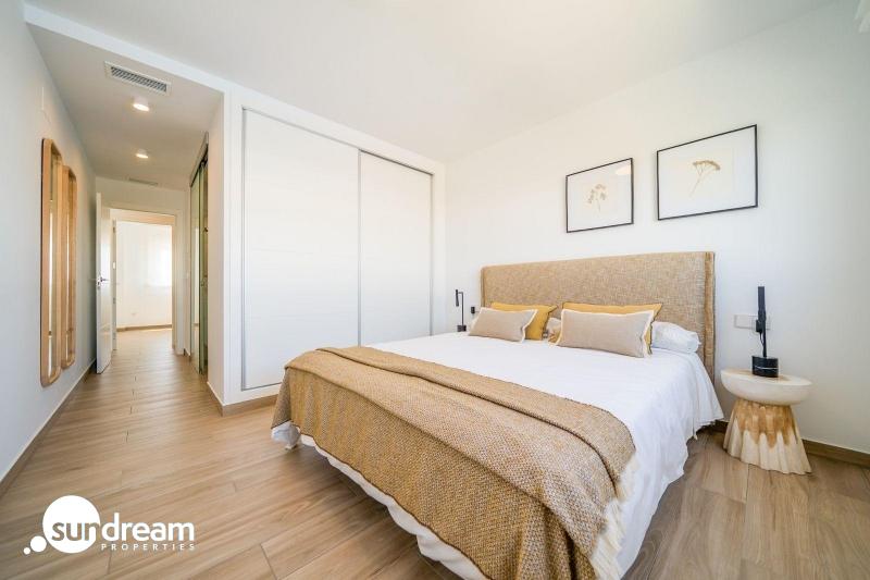 Adosado de 2 dormitorios con jardín y solarium privado en Vistabella Golf(Orihuela)