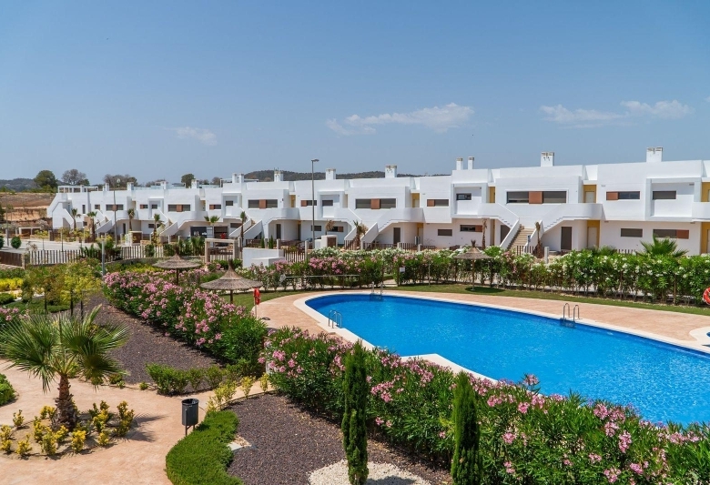 Adosado de 2 dormitorios con jardín y solarium privado en Vistabella Golf(Orihuela)