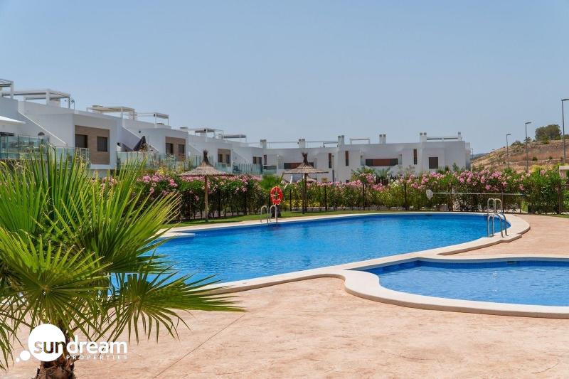 g_43072-11-27 Adosado de 2 dormitorios con jardín y solarium privado en Vistabella Golf(Orihuela)