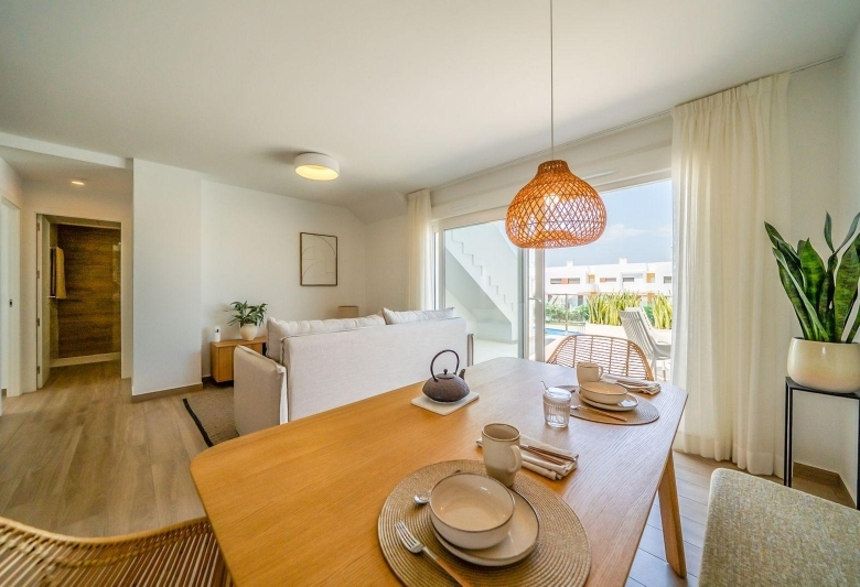 Adosado de 2 dormitorios con jardín y solarium privado en Vistabella Golf(Orihuela)