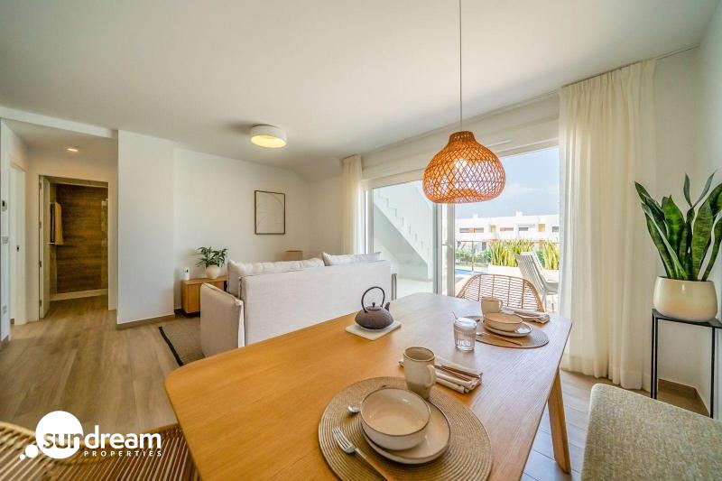 Adosado de 2 dormitorios con jardín y solarium privado en Vistabella Golf(Orihuela)