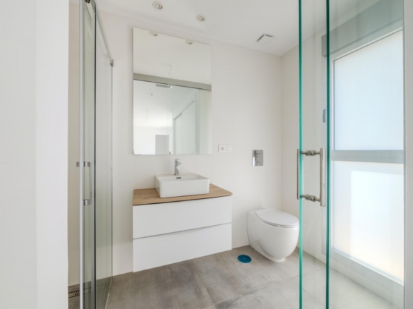 Villa de 4 dormitorios con piscina privada y vistas al golf en Algorfa