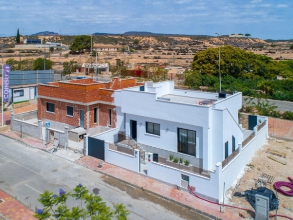 VILLAS PAREADAS EN UNA SOLA PLANTA DE NUEVA CONSTRUCCIÓN EN SUCINA