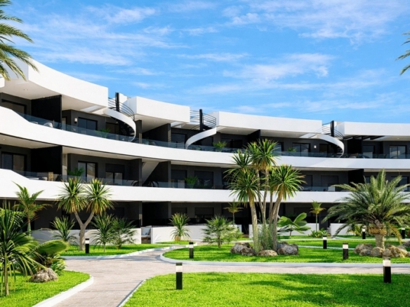 Apartamento de lujo de 2 dormitorios frente al campo de golf y cerca del mar en Los Alcázares