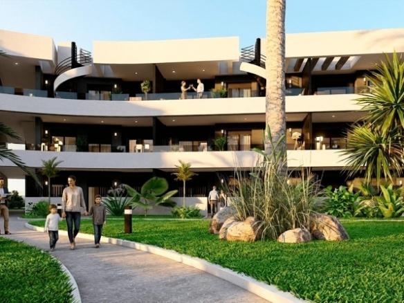 Exclusivo apartamento de 3 dormitorios frente al campo de golf y cerca del mar en Los Alcázares